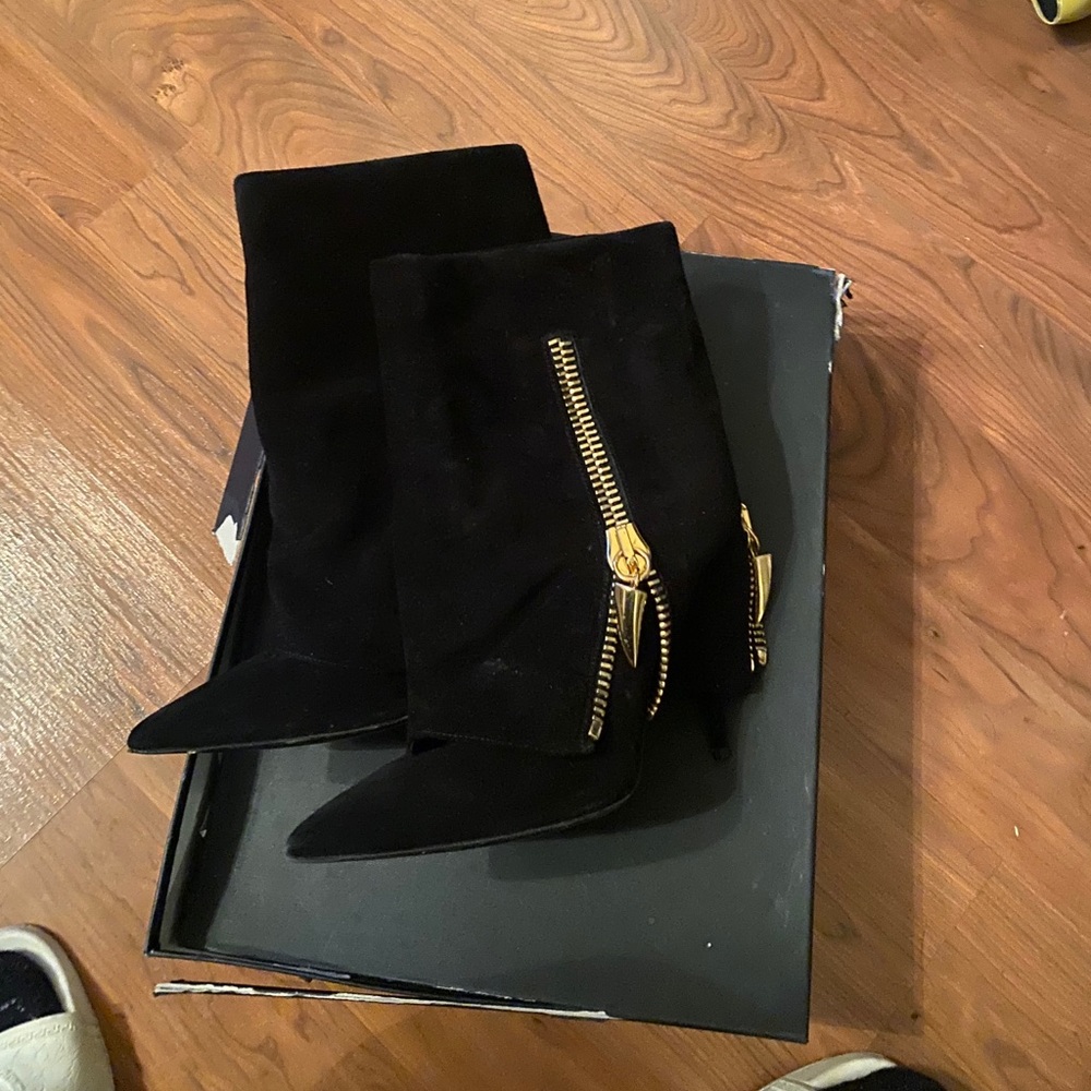 Cute Giuseppe ankle boot with gold zippers